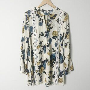 2/$30 Blue Pepper Cream Blue Floral Dress Small